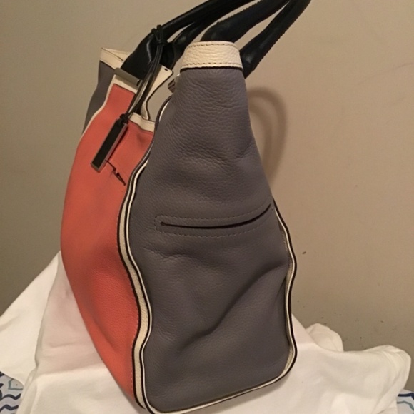 😎Vince Camuto, see photos, great cond., super clean inside, great leather 🔥 - Picture 3 of 8